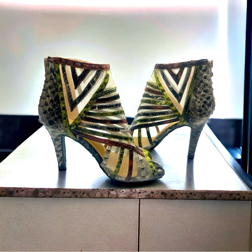 Annie Shoes l Snakeskin Design, Mesh accent l 4” Stiletto Heel l 6M l Like New!